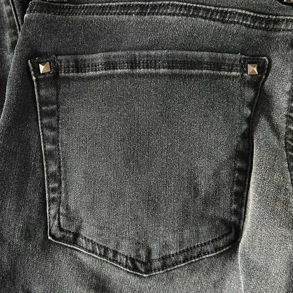Rock & Republic Skinny Berlin Jeans in dark wash with studding detail Sz 8M NWT - Picture 6 of 12